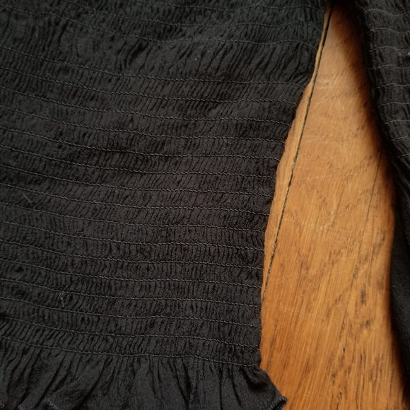 F21 Bell sleeve embroidered top - Picture 4 of 4